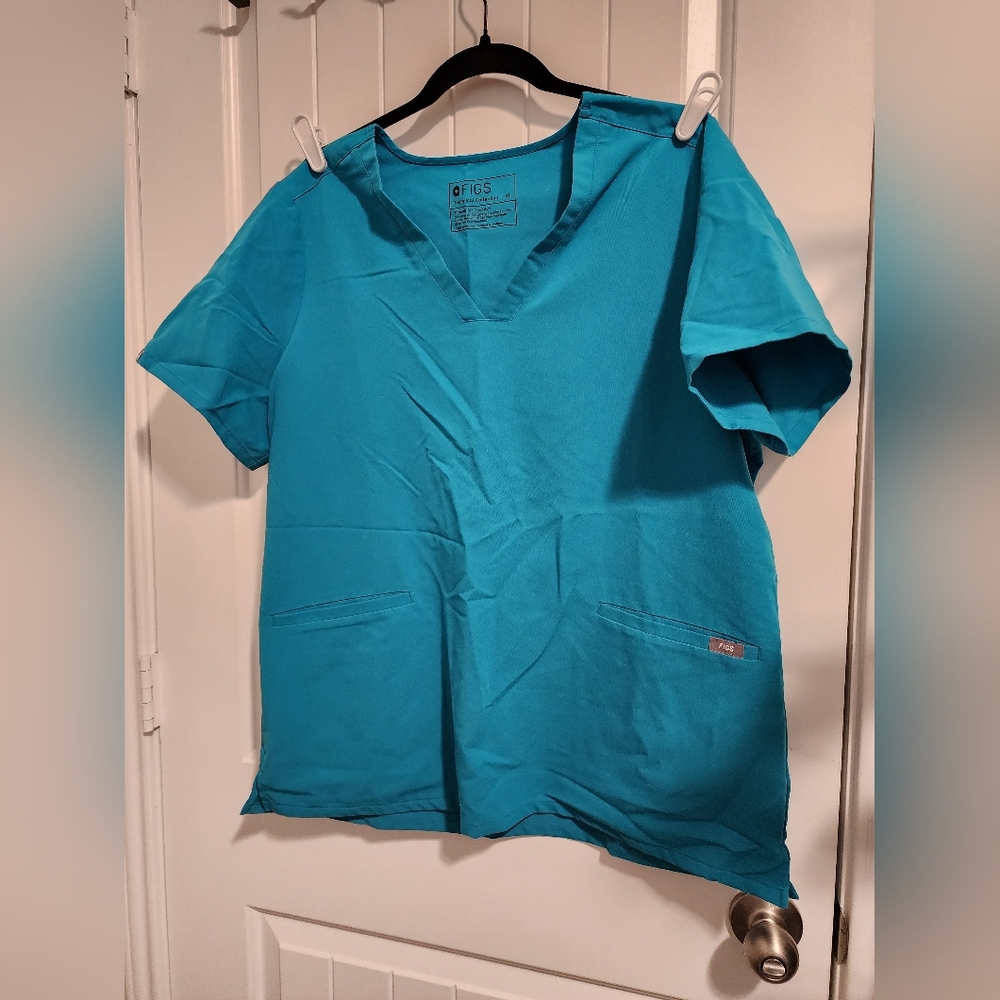 Figs Casma scrub top